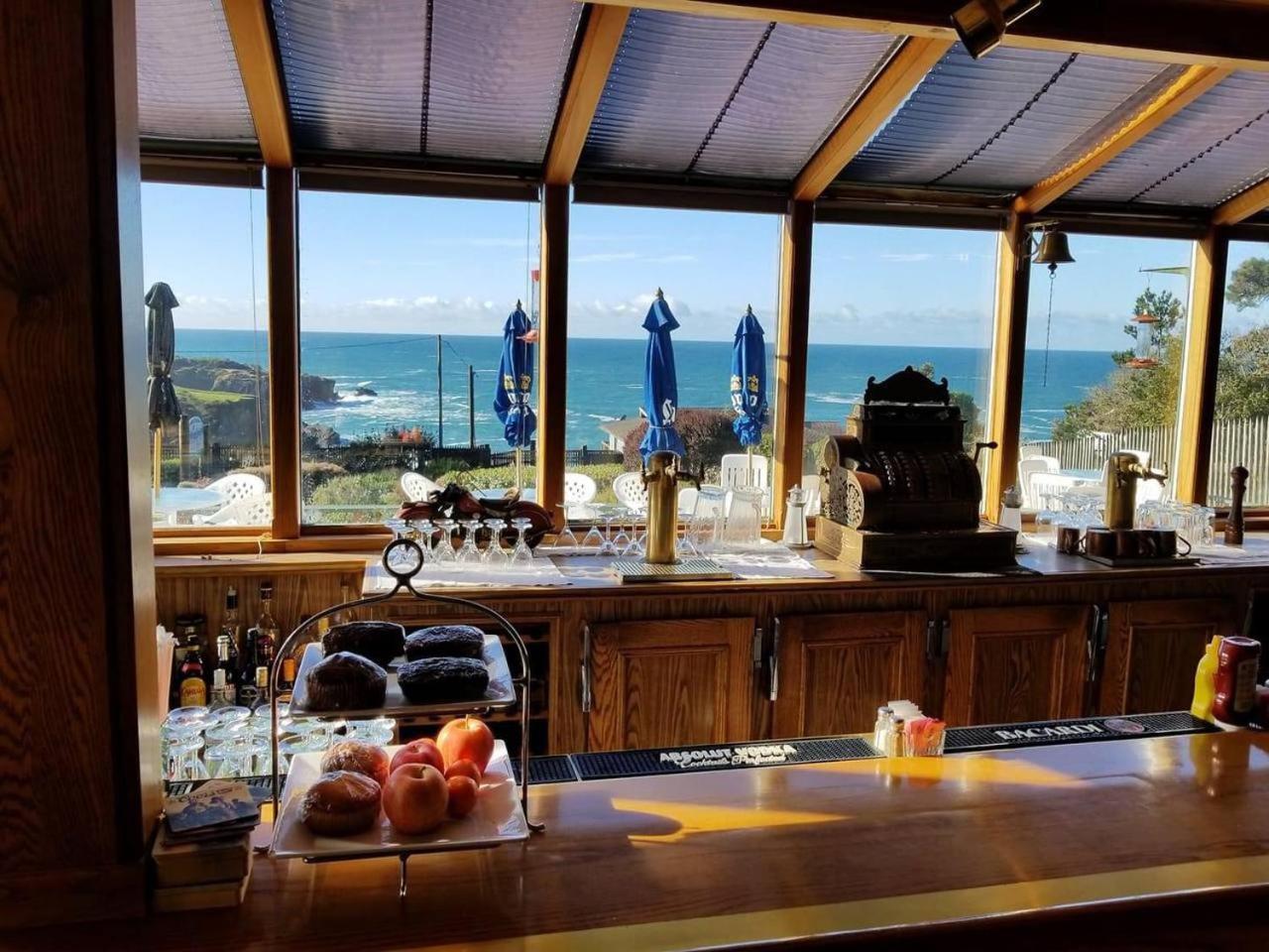 Ocean Cove Lodge Bar & Grill Walsh Landing Exterior photo