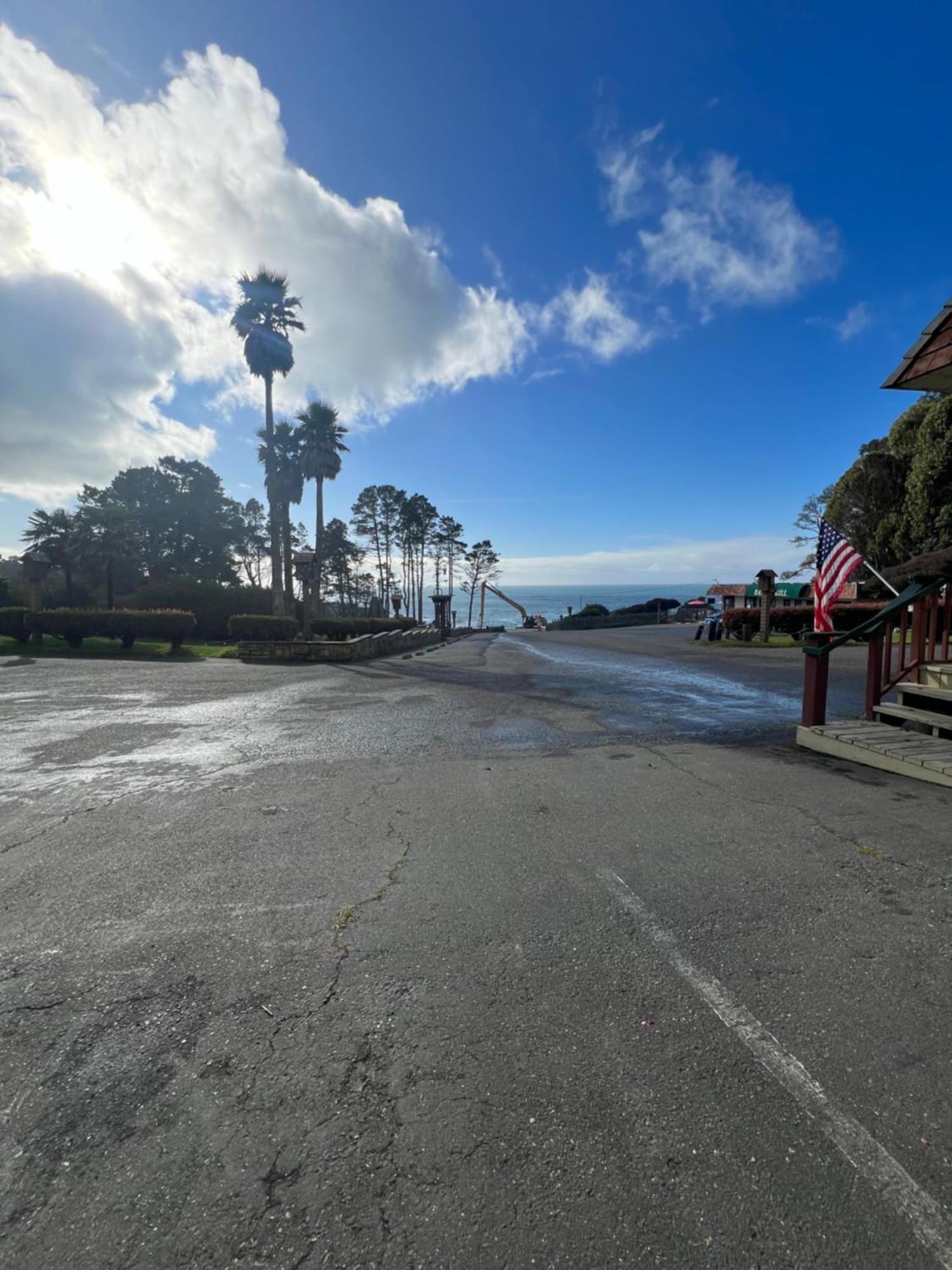 Ocean Cove Lodge Bar & Grill Walsh Landing Exterior photo