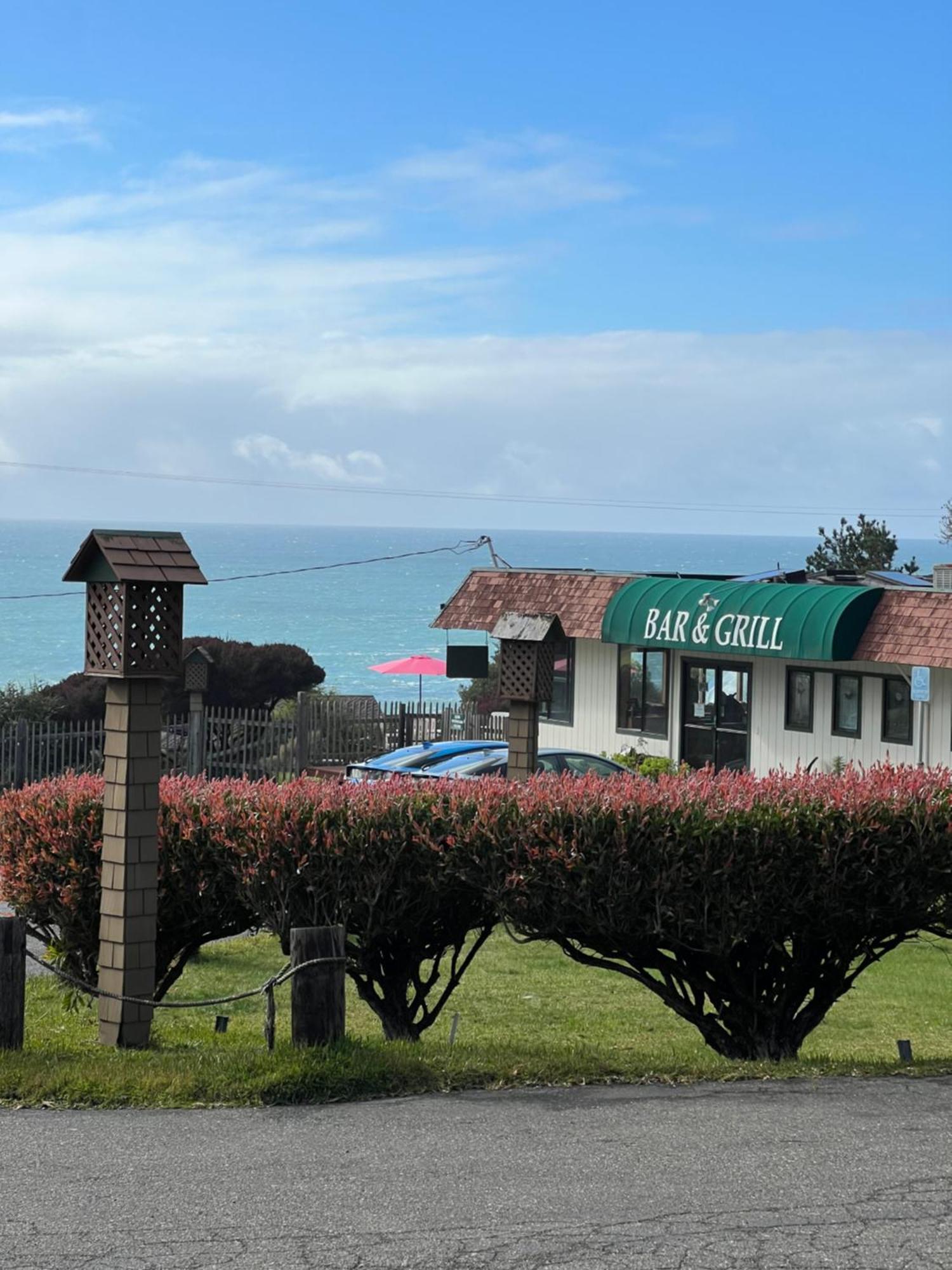 Ocean Cove Lodge Bar & Grill Walsh Landing Exterior photo