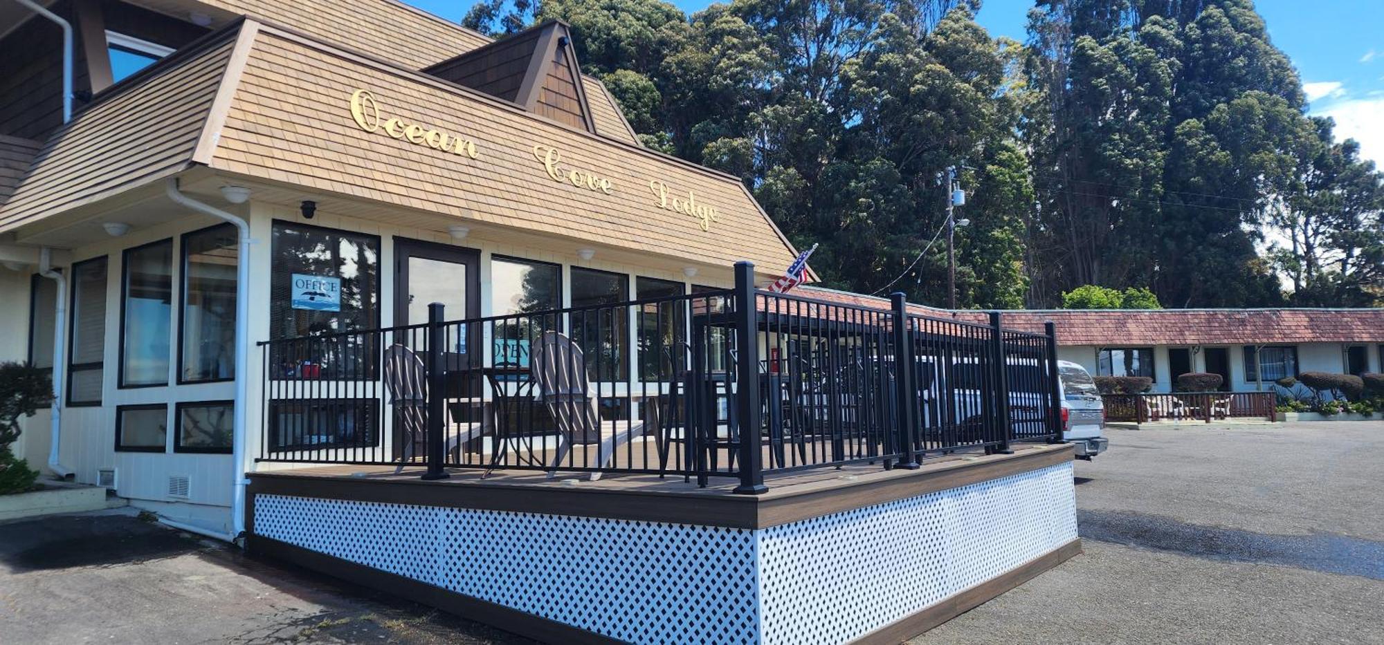 Ocean Cove Lodge Bar & Grill Walsh Landing Exterior photo
